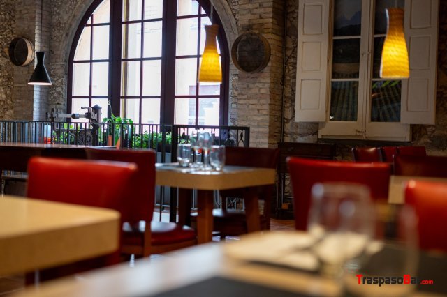 Se traspasa restaurante bar cafetería 