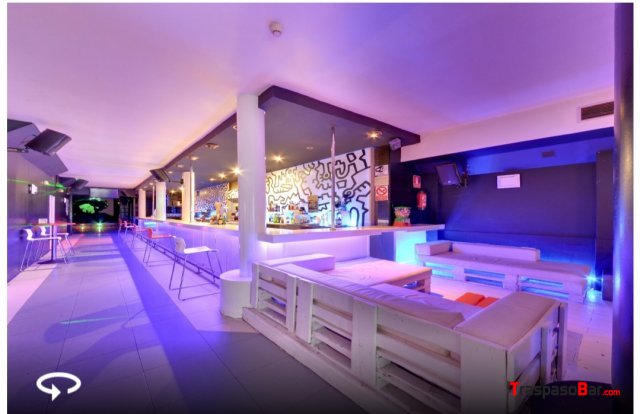 Se alquila pub con licencia de discoteca