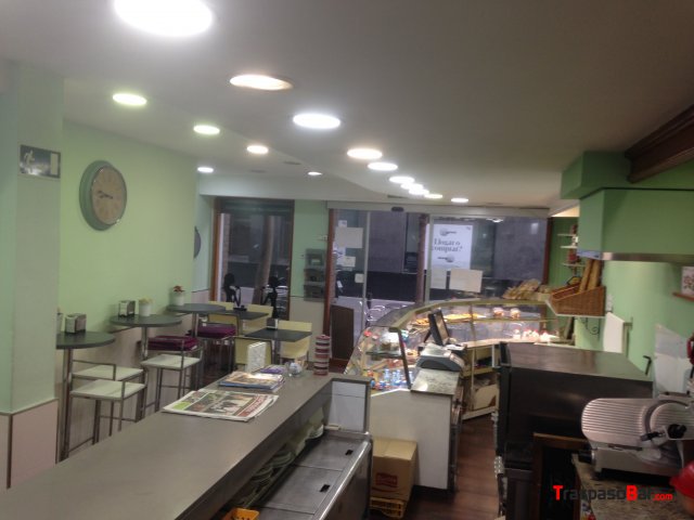 Se traspasa cafeteria por jubilacion.
