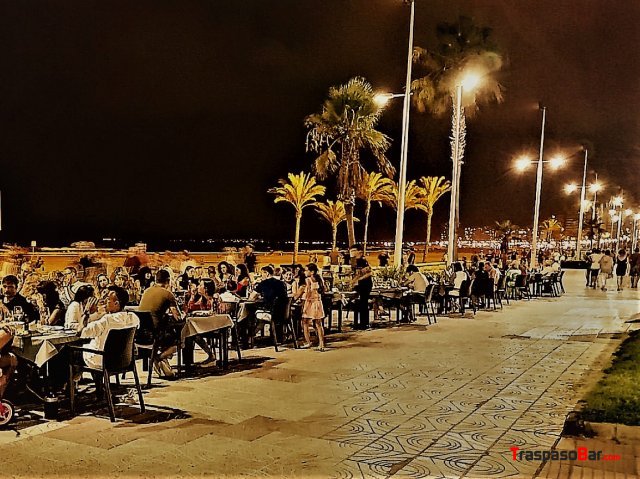 RESTAURANTE EN PRIMERA LINEA PASEO MARITIMO