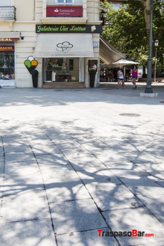 SE TRASPASA HELADERÍA EN PLENO CENTRO DE GRANADA