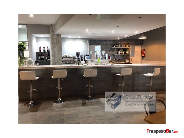 Traspaso Bar Restaurante 120m² con terraza en zona