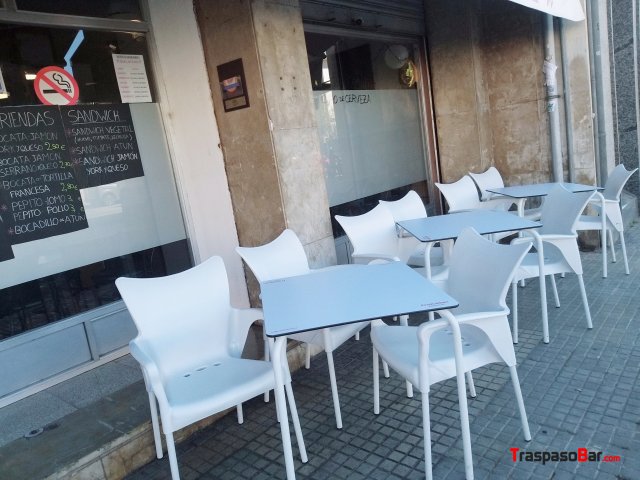 Urge traspaso bar cafetería general riera 