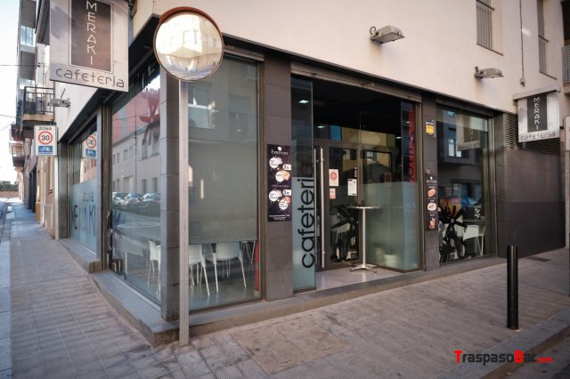 Se traspasa bar cafetería 