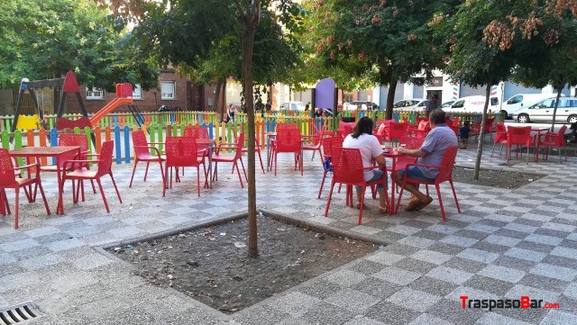 Se traspasa café bar