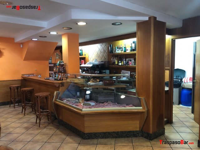 ¡BAR-RESTAURANTE PREPARADO PARA EL SERVICIO!