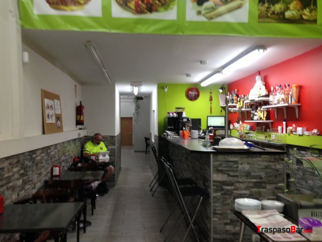 Al lado del mercat de sant antoni con terraza