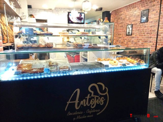 TRASPASO CAFETERÍA - PANADERÍA EN PLENO CENTRO
