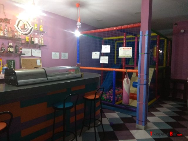 Traspaso cafetería-bar parque de bolas