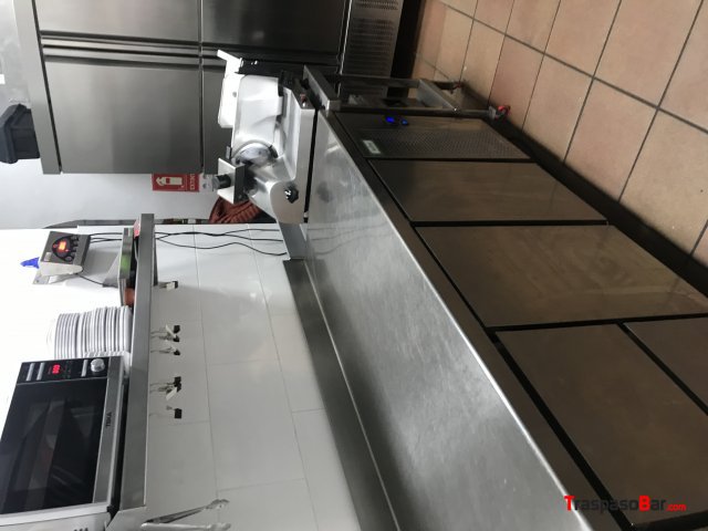 TRASPASO DE BAR CON COCINA MERCADO DE ABASTOS
