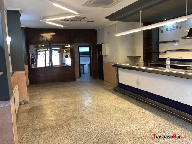 Local con licencia de bar activa