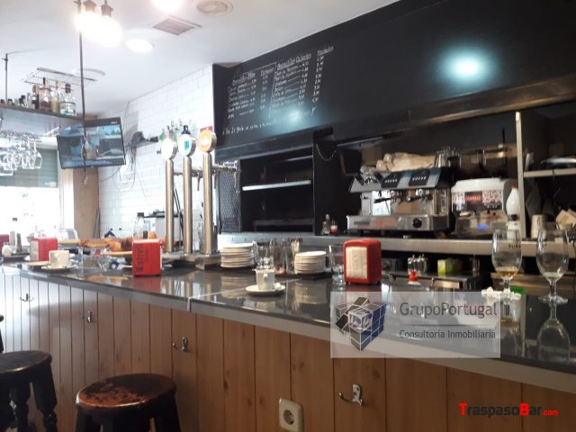 Traspaso Bar 135m² con terraza en la zona de Chamb