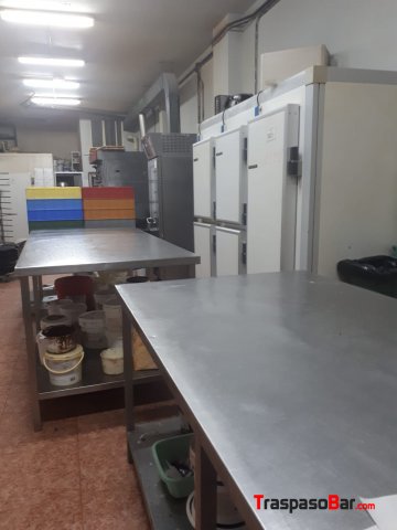 Se traspasa fábrica de dulces