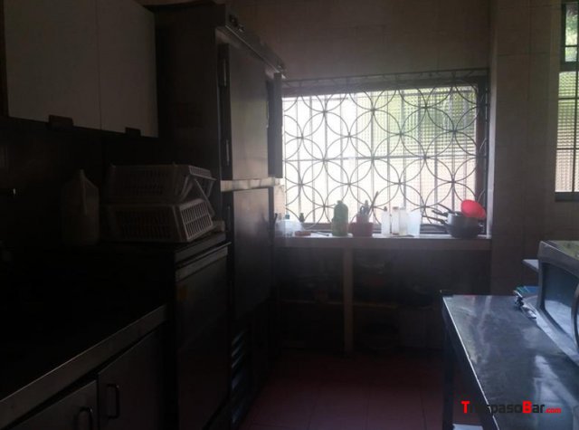 Traspaso Nave de Food Trucks 300m² en zona Alcoben