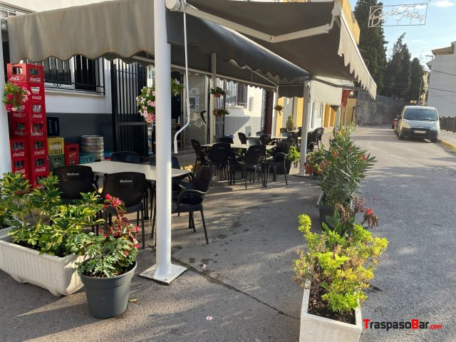 Traspaso bar rentable por motivo de viaje 