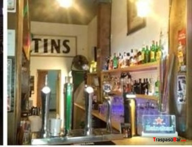 Se traspasa bar al lado del born