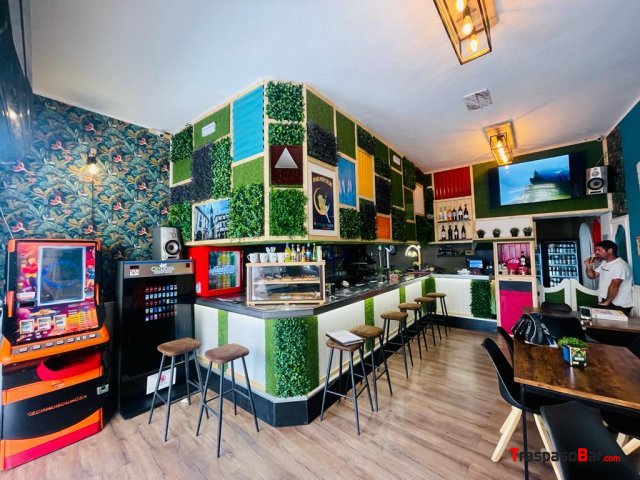 Se alquile e se traspasa Bar cafetería 