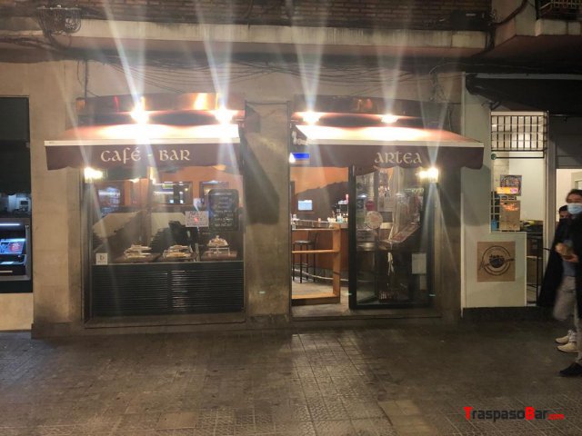 Alquiler de cafetería con terraza
