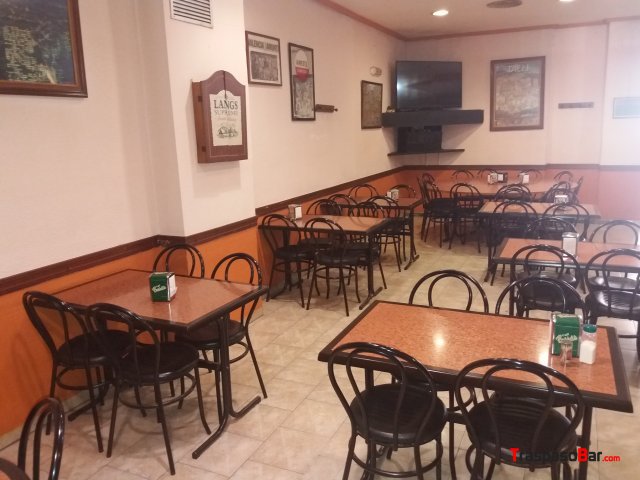 Se traspasa bar