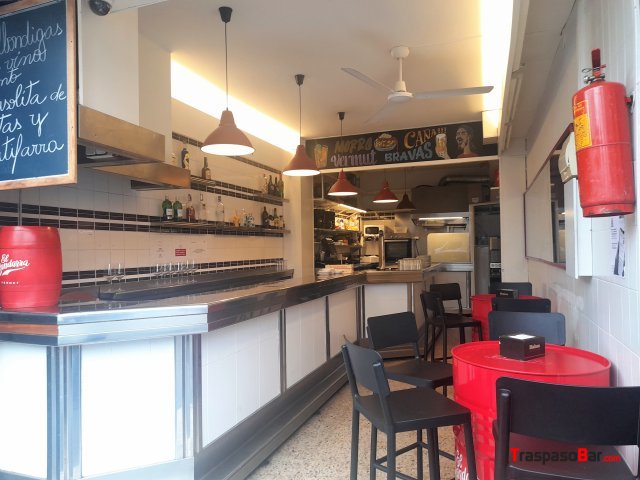 Se traspasa bar-restaurante con licencia C3 